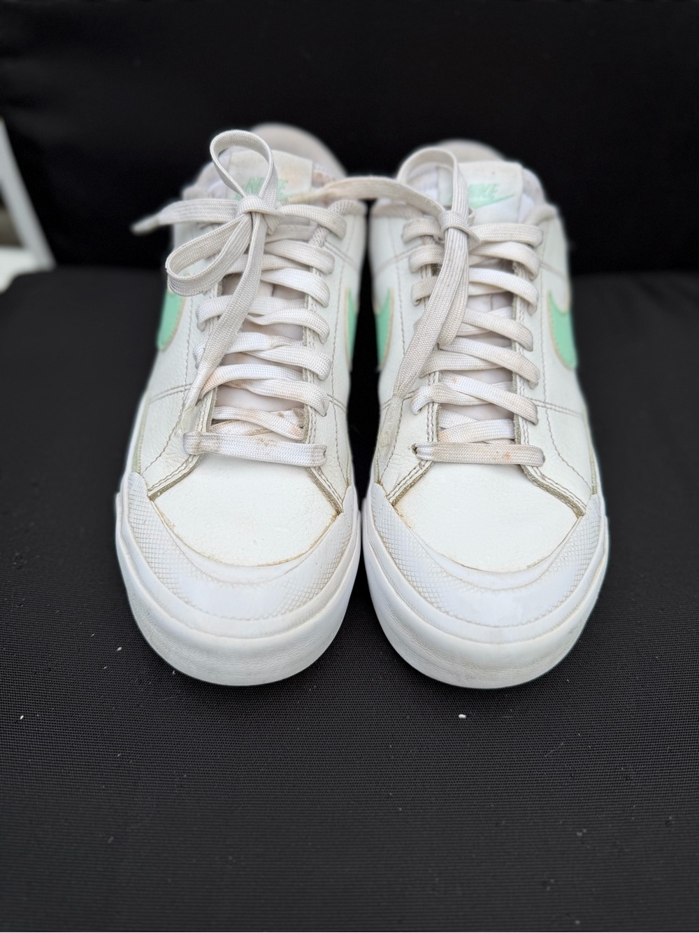 Nike woman’s White Sneakers with Mint Swoosh - Picture 3 of 8